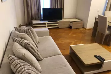 Aylıq Kirayə Köhnə Tikili Mərkəzdə