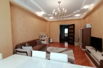 Satılır Yeni Tikili 1-ci Mikrorayonda