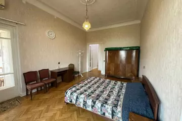 Aylıq Kirayə Köhnə Tikili Mərkəzdə