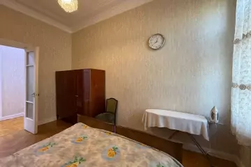 Aylıq Kirayə Köhnə Tikili Mərkəzdə