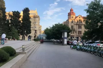 Aylıq Kirayə Köhnə Tikili Mərkəzdə