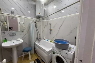 Aylıq Kirayə Köhnə Tikili Mərkəzdə