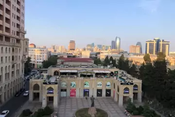Aylıq Kirayə Köhnə Tikili Mərkəzdə