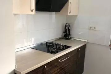 Aylıq Kirayə Köhnə Tikili Mərkəzdə