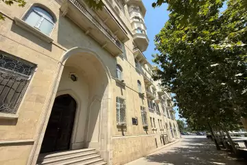 Aylıq Kirayə Köhnə Tikili Mərkəzdə