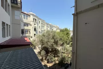Aylıq Kirayə Köhnə Tikili Mərkəzdə