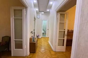 Aylıq Kirayə Köhnə Tikili Mərkəzdə