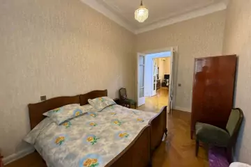 Aylıq Kirayə Köhnə Tikili Mərkəzdə