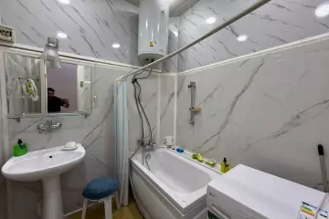 Aylıq Kirayə Köhnə Tikili Mərkəzdə
