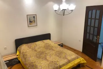 Aylıq Kirayə Köhnə Tikili Mərkəzdə