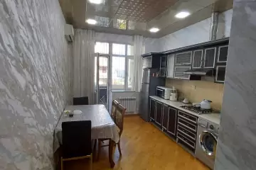 Satılır Yeni Tikili 1-ci Mikrorayonda
