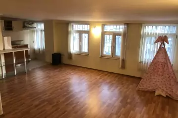 Aylıq Kirayə Köhnə Tikili Mərkəzdə