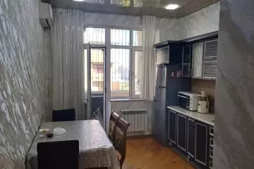 Satılır Yeni Tikili 1-ci Mikrorayonda