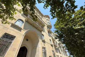 Aylıq Kirayə Köhnə Tikili Mərkəzdə