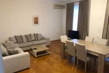 Aylıq Kirayə Köhnə Tikili Mərkəzdə