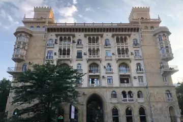 Aylıq Kirayə Köhnə Tikili Mərkəzdə