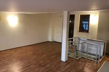 Aylıq Kirayə Köhnə Tikili Mərkəzdə