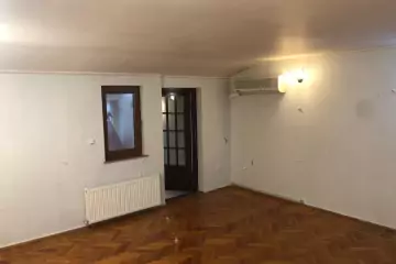 Aylıq Kirayə Köhnə Tikili Mərkəzdə