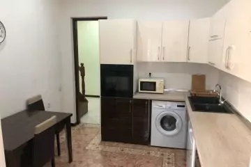Aylıq Kirayə Köhnə Tikili Mərkəzdə