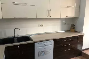 Aylıq Kirayə Köhnə Tikili Mərkəzdə