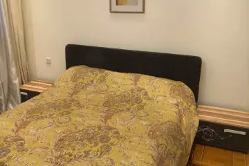 Aylıq Kirayə Köhnə Tikili Mərkəzdə
