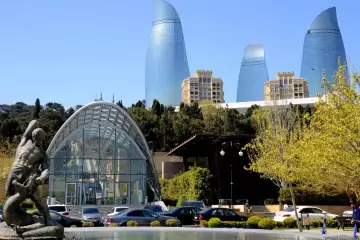 Aylıq Kirayə Köhnə Tikili Mərkəzdə