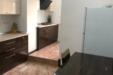 Aylıq Kirayə Köhnə Tikili Mərkəzdə