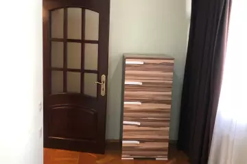 Aylıq Kirayə Köhnə Tikili Mərkəzdə