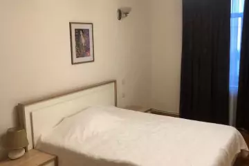 Aylıq Kirayə Köhnə Tikili Mərkəzdə