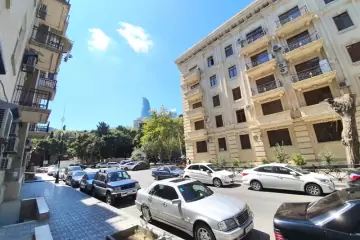 Aylıq Kirayə Köhnə Tikili Mərkəzdə