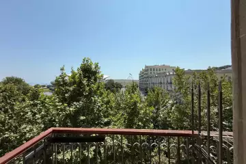 Aylıq Kirayə Köhnə Tikili Mərkəzdə
