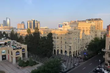 Aylıq Kirayə Köhnə Tikili Mərkəzdə
