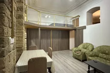 Aylıq Kirayə Köhnə Tikili Mərkəzdə