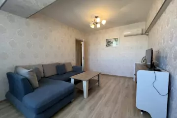 Aylıq Kirayə Köhnə Tikili Mərkəzdə