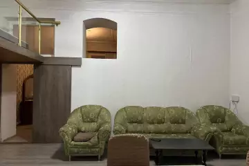 Aylıq Kirayə Köhnə Tikili Mərkəzdə