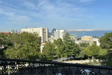 Aylıq Kirayə Köhnə Tikili İçərişəhərdə