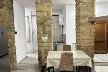 Aylıq Kirayə Köhnə Tikili Mərkəzdə