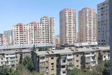 Satılır Köhnə Tikili Elmler Akademiyasıda