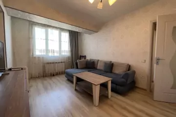 Aylıq Kirayə Köhnə Tikili Mərkəzdə