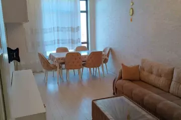 Satılır Köhnə Tikili Elmler Akademiyasıda
