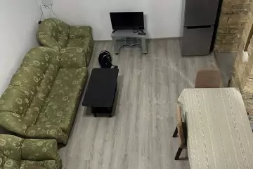 Aylıq Kirayə Köhnə Tikili Mərkəzdə