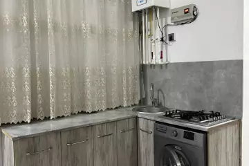 Aylıq Kirayə Köhnə Tikili Mərkəzdə
