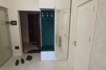 Satılır Köhnə Tikili Elmler Akademiyasıda