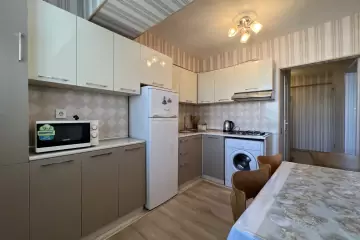 Aylıq Kirayə Köhnə Tikili Mərkəzdə