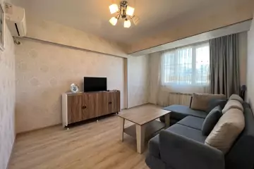 Aylıq Kirayə Köhnə Tikili Mərkəzdə
