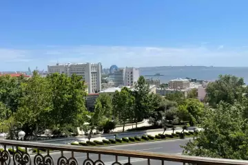 Aylıq Kirayə Köhnə Tikili İçərişəhərdə