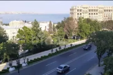 Aylıq Kirayə Köhnə Tikili İçərişəhərdə