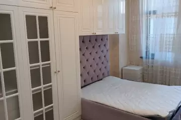 Satılır Köhnə Tikili Elmler Akademiyasıda
