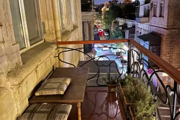 Aylıq Kirayə Köhnə Tikili Mərkəzdə