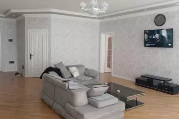 Aylıq Kirayə Yeni Tikili Mərkəzdə
